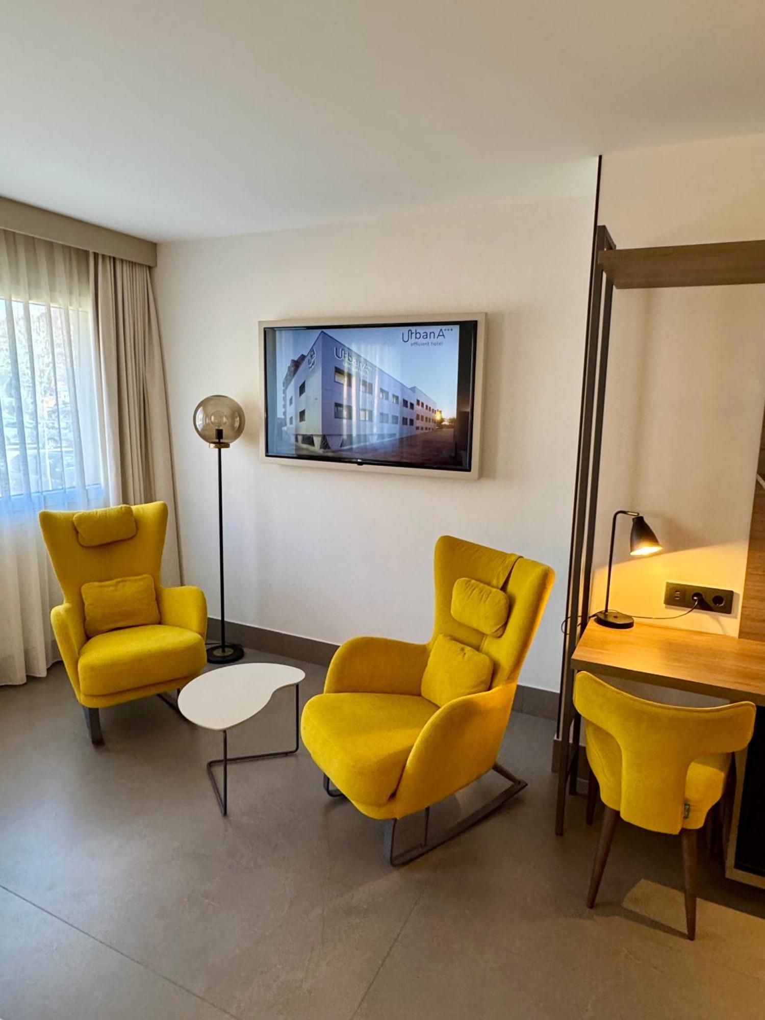 Urban A+++ Hotel Tres Cantos Kültér fotó