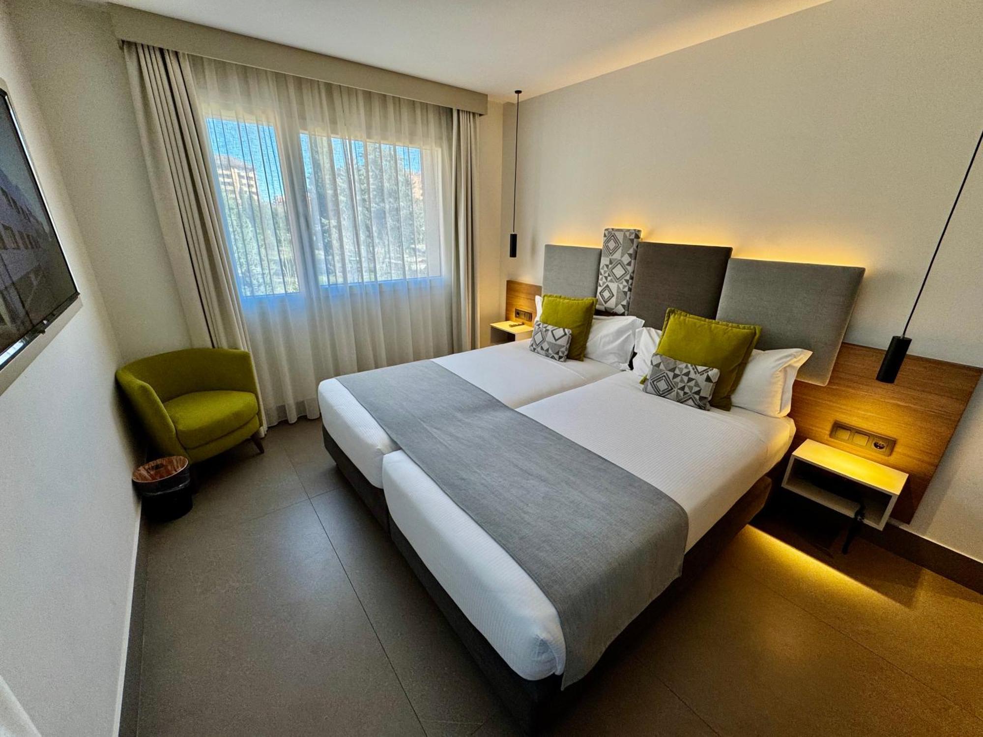 Urban A+++ Hotel Tres Cantos Kültér fotó